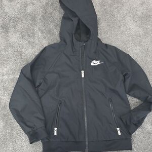 Boys nike size 6/7  windbreaker